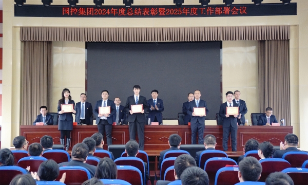 颁奖.jpg 颁奖.jpg